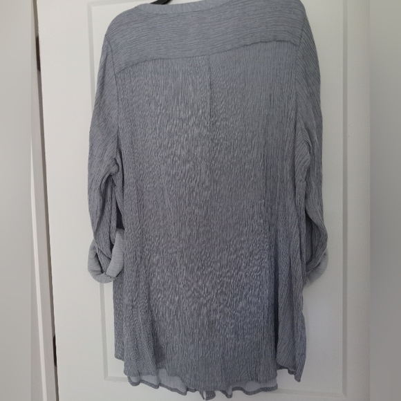 Kim Rogers Button Down Long Tunic Blue White Crinkle Fabric Excellent Tab Sleeve - Picture 3 of 3
